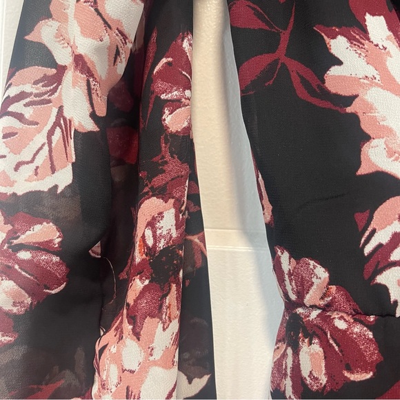 Floral Deep Plunge Neckline Romper - Picture 3 of 3